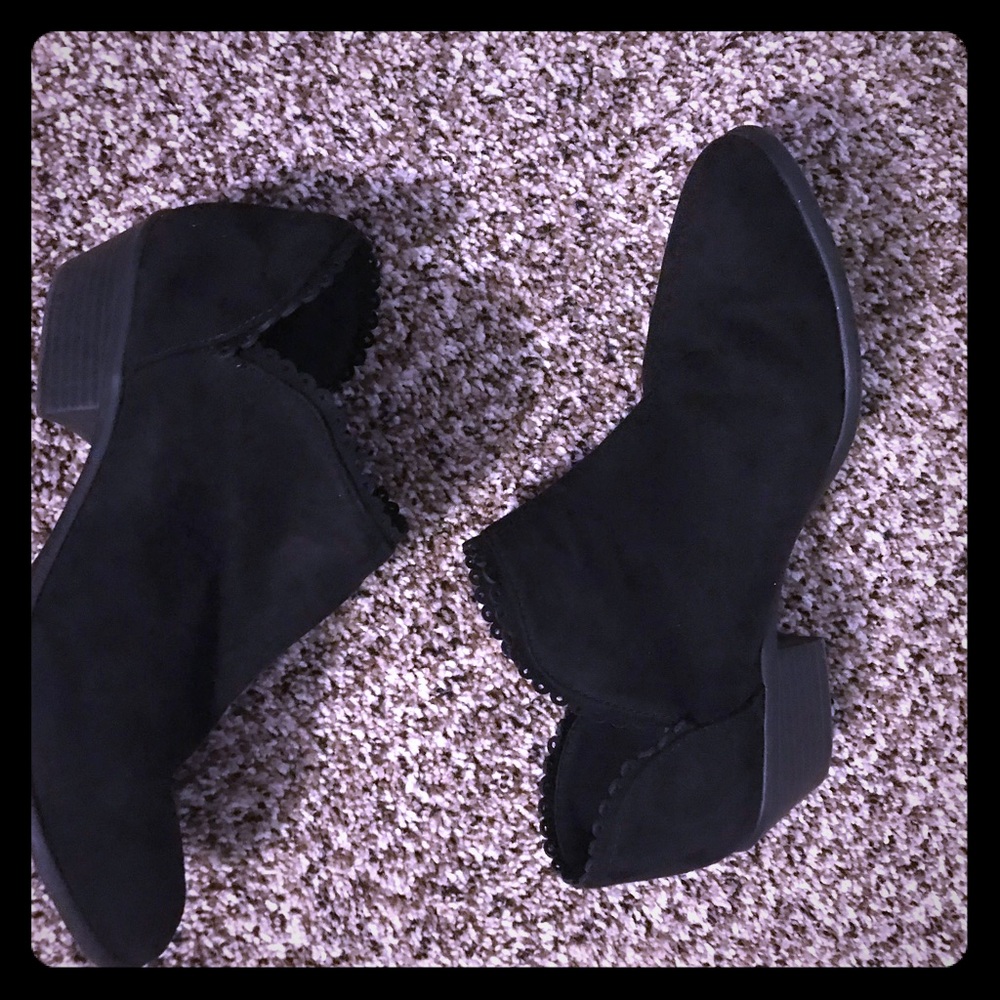 8.5 black Qupid booties